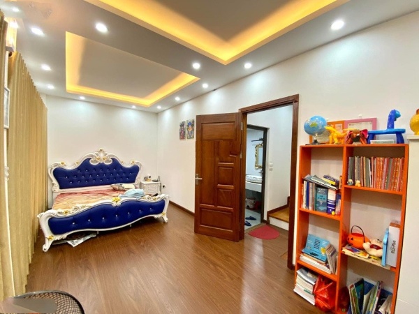 Bán nhà 5 tầng full nội thất tại Đường Cổ Linh, Phường Thạch Bàn, Long Biên, Hà Nội